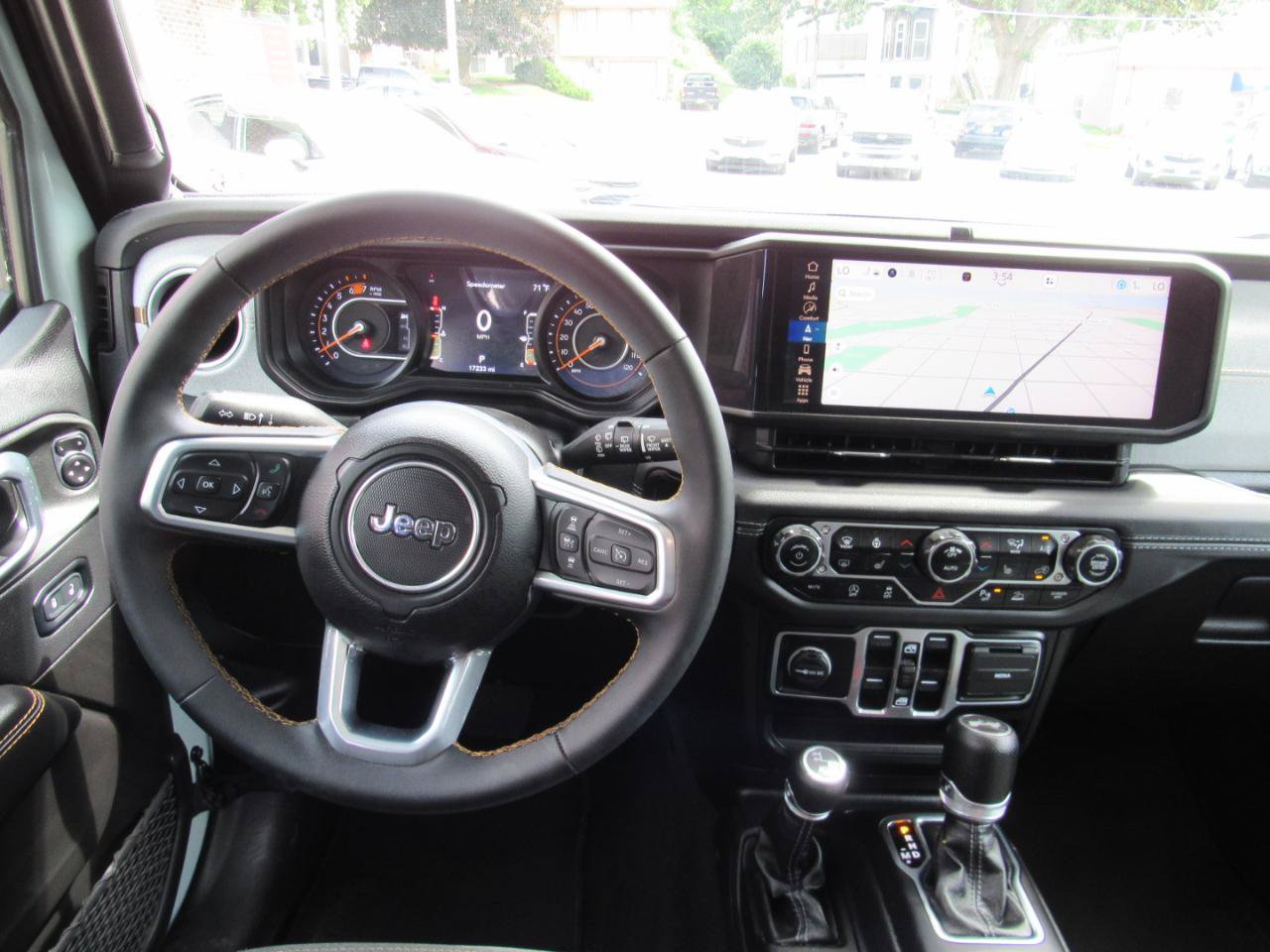 Used 2024 Jeep Wrangler Unlimited Sahara w/ Technology Group AWD/4WD image 5