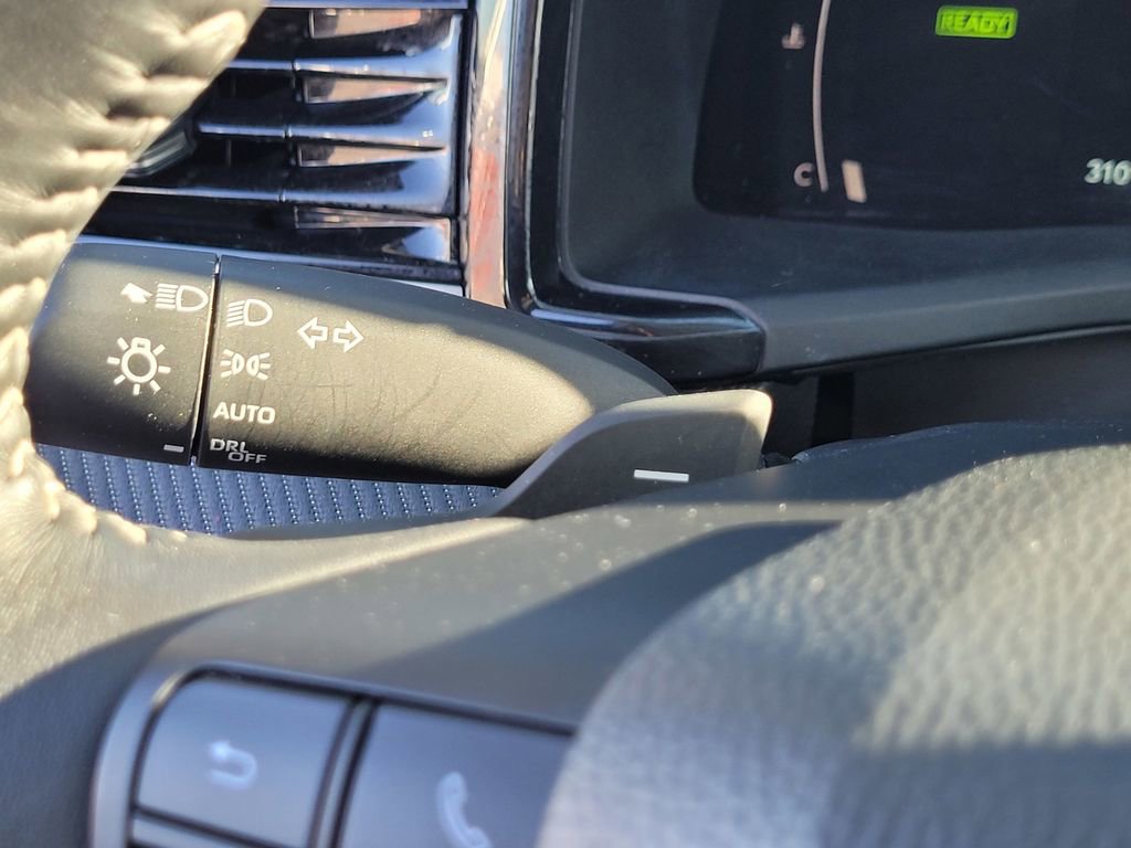 Used 2025 Toyota Camry SE image 24