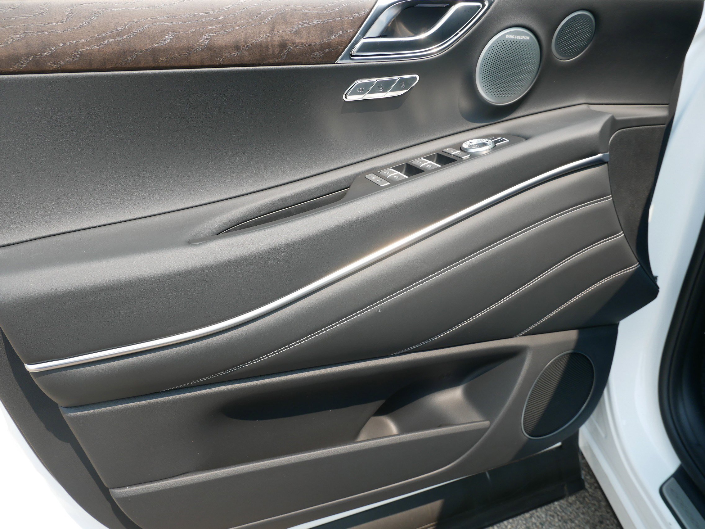 New 2025 Genesis GV80 3.5T Prestige image 6