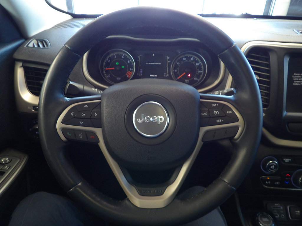 Used 2015 Jeep Cherokee Latitude w/ Comfort/Convenience Group AWD/4WD image 28