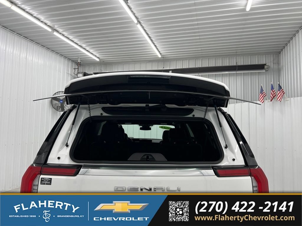 Used 2025 GMC Yukon XL Denali AWD/4WD image 21