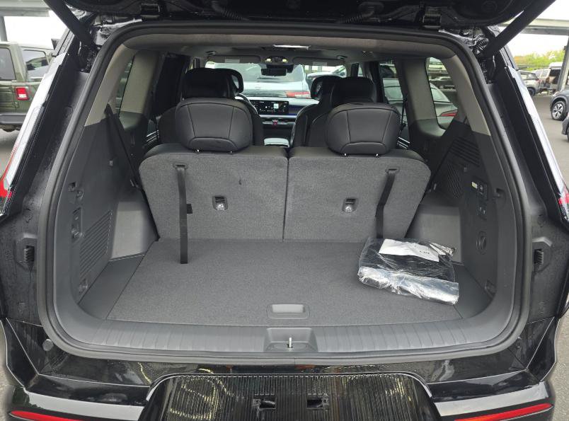 Used 2025 Kia EV9 Land image 9