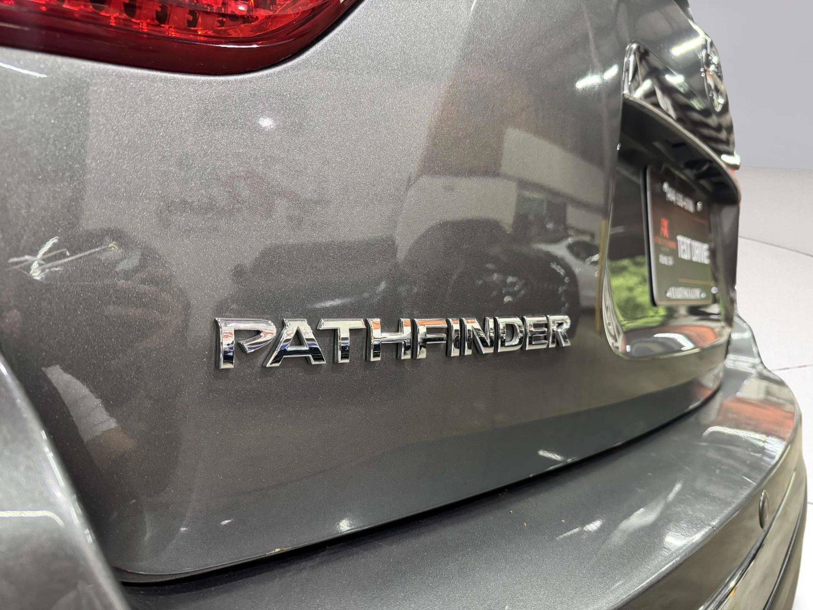 Used 2019 Nissan Pathfinder SV AWD/4WD image 16