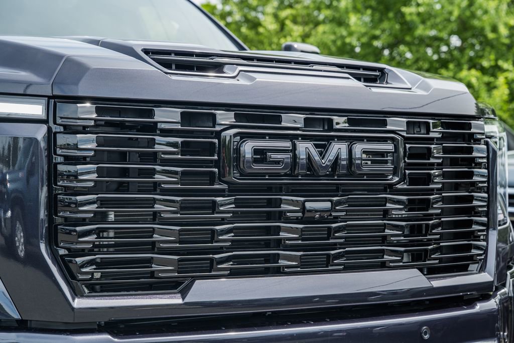 Used 2025 GMC Sierra 3500 Denali w/ Denali Reserve Package AWD/4WD image 11
