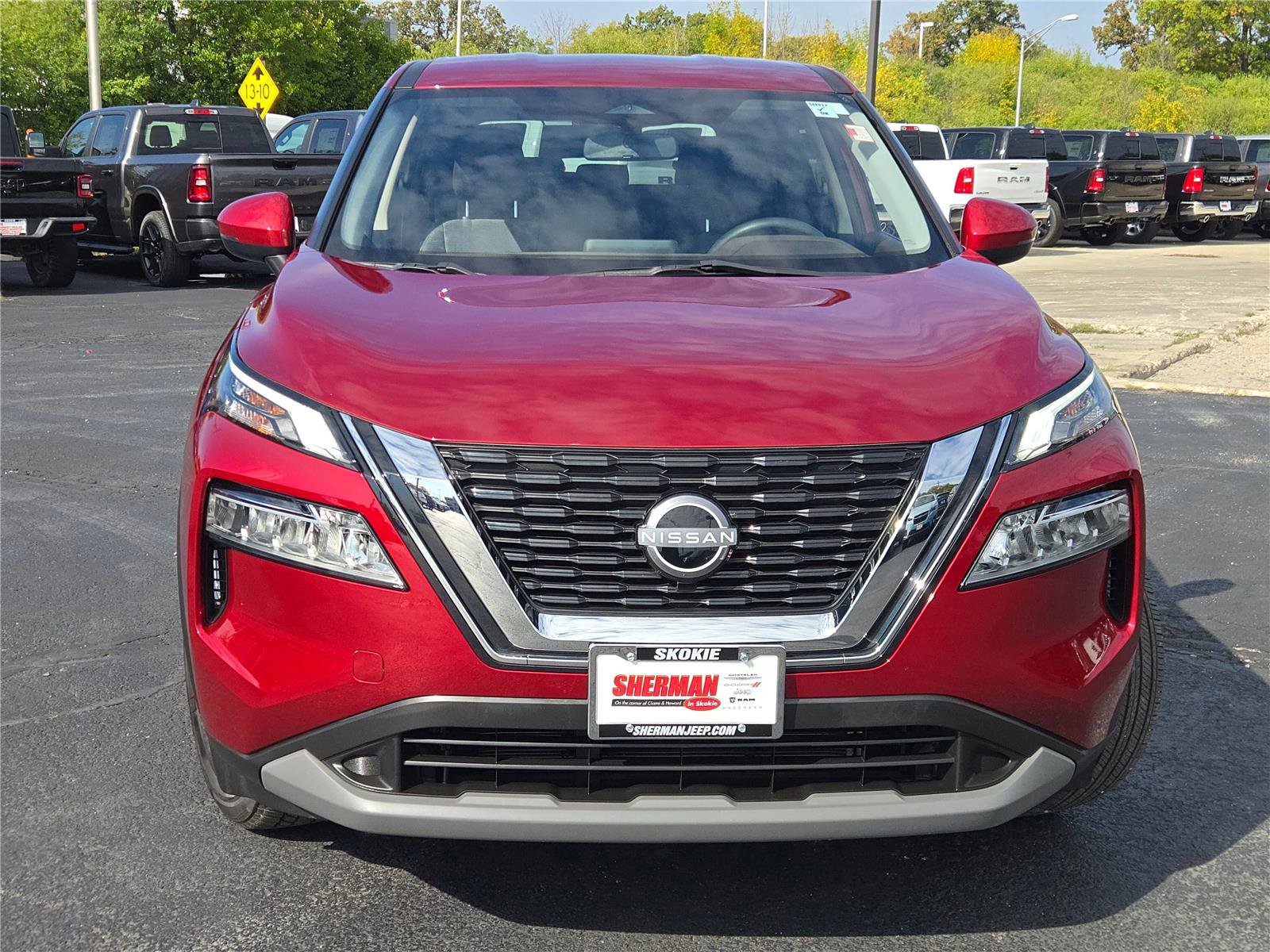 Used 2023 Nissan Rogue SV image 4