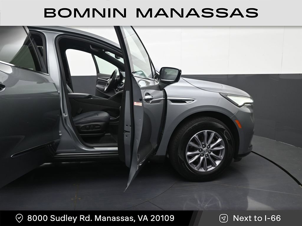 Used 2023 Buick Enclave Essence image 9