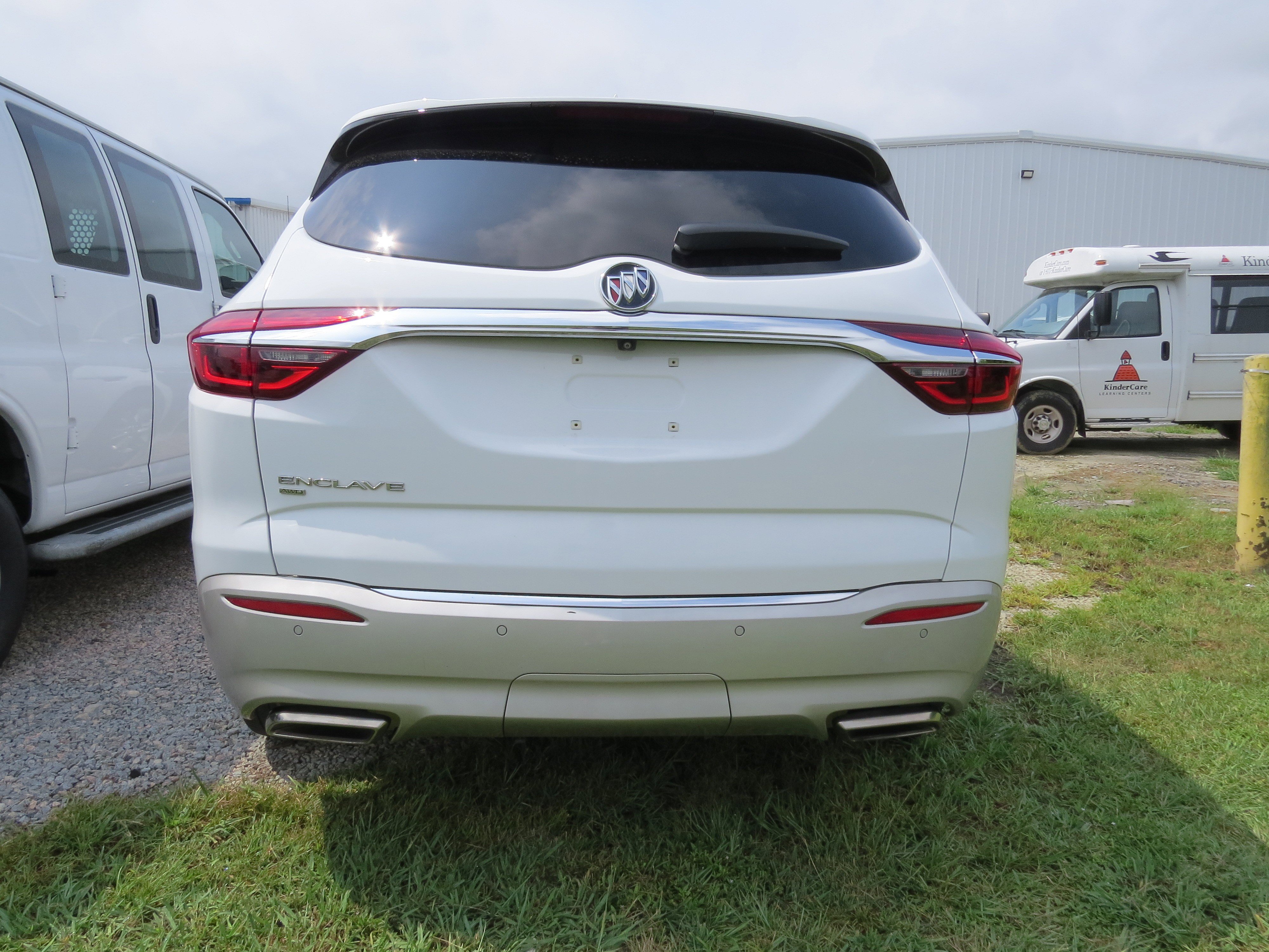 Used 2021 Buick Enclave Essence image 15
