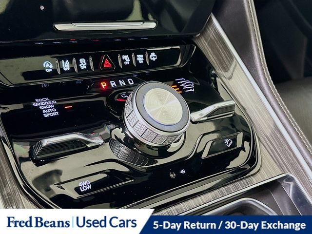 Used 2022 Jeep Wagoneer Series III w/ Premium Group I AWD/4WD image 23