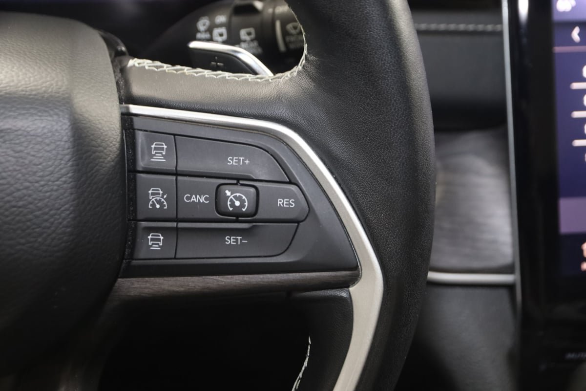 Used 2022 Jeep Grand Cherokee L Limited AWD/4WD image 35