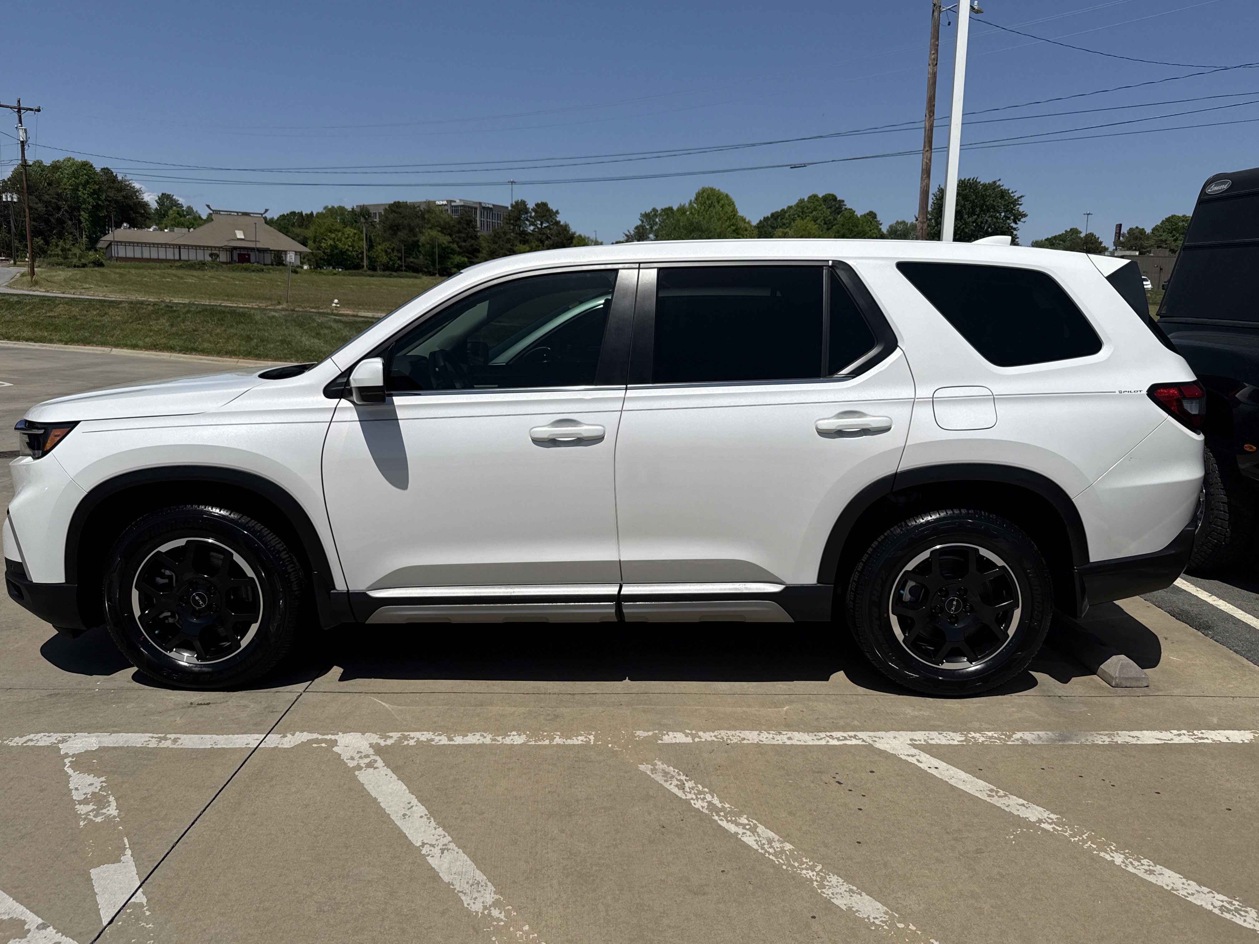 Used 2025 Honda Pilot EX-L image 7