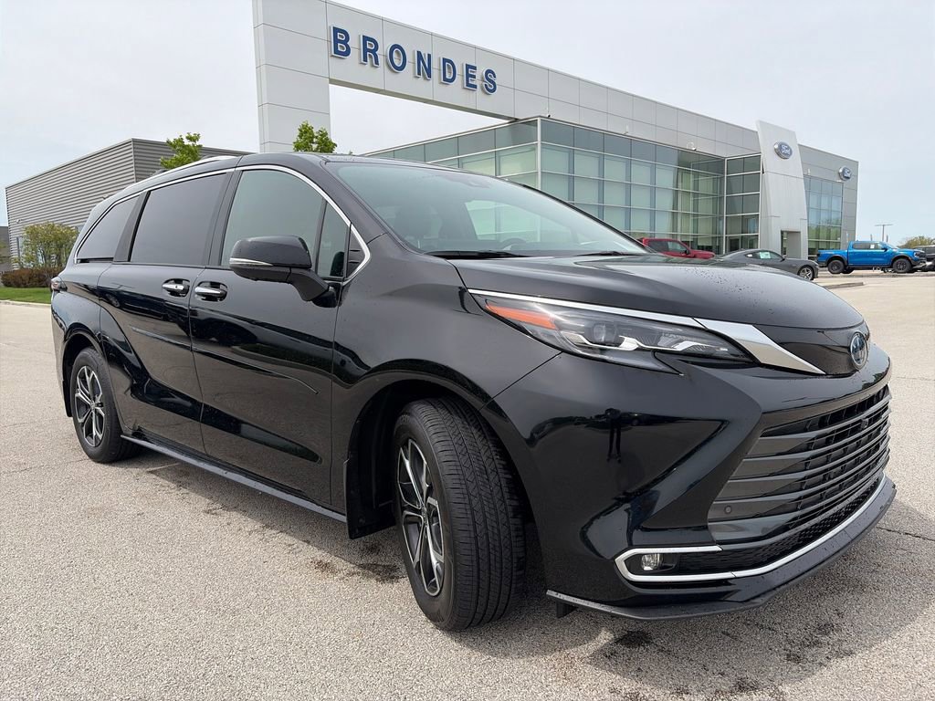 Used 2025 Toyota Sienna Platinum AWD/4WD image 1
