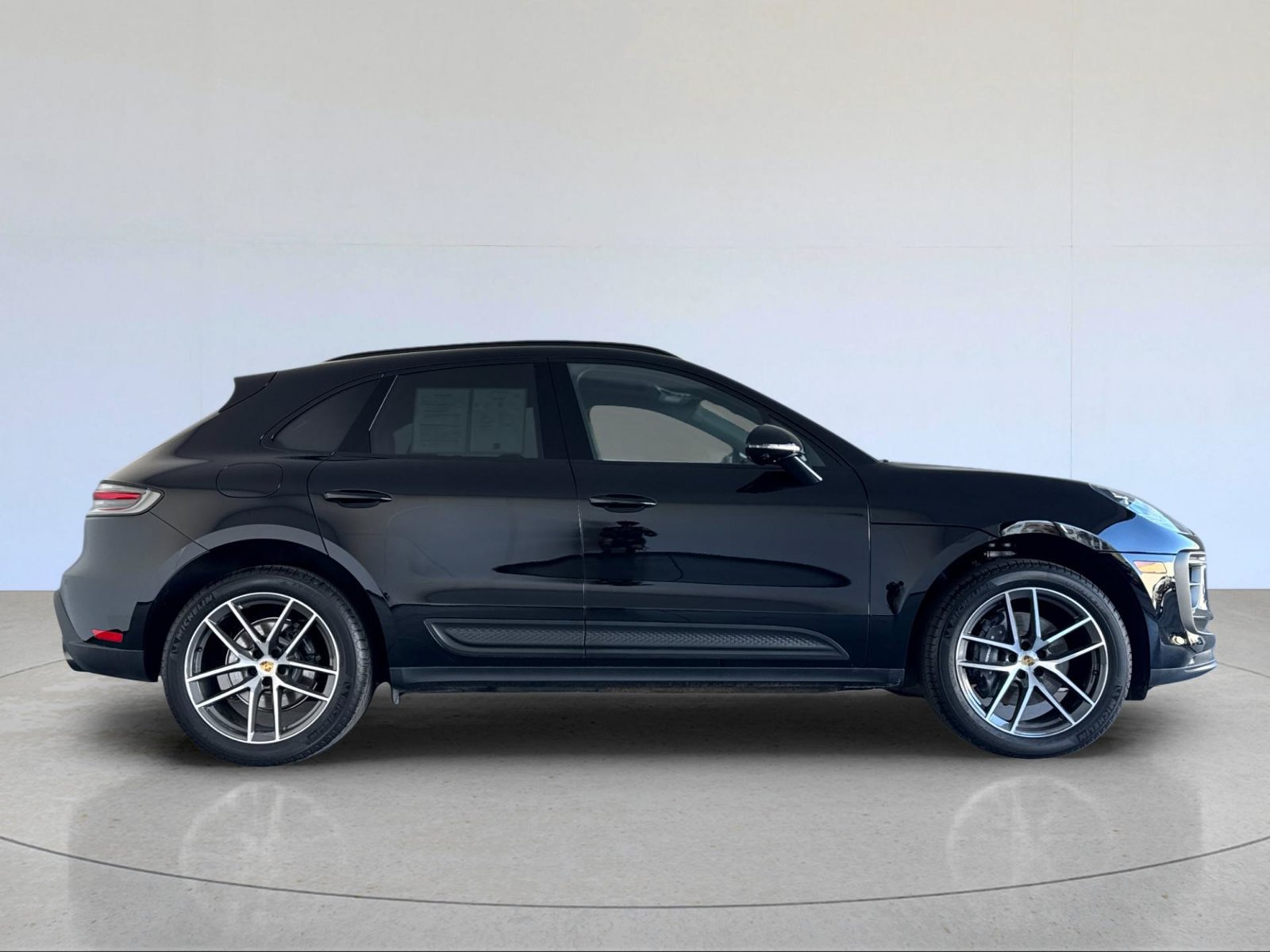 Certified 2026 Porsche Macan AWD/4WD image 9
