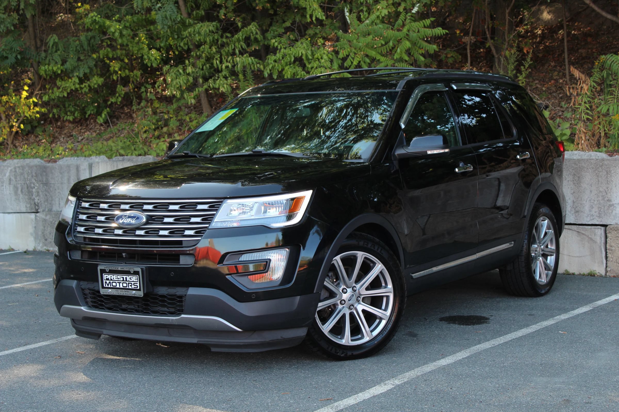 Used 2016 Ford Explorer Limited AWD/4WD image 2