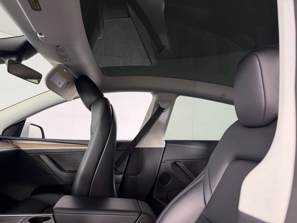 Used 2024 Tesla Model Y Long Range image 21