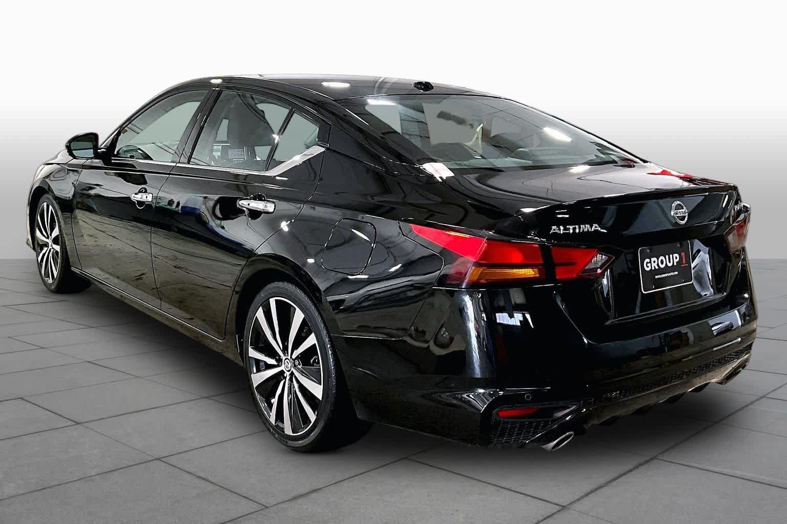 Used 2019 Nissan Altima 2.5 Platinum FWD image 12