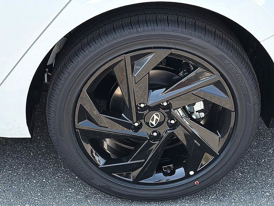 New 2026 Hyundai Elantra SEL Sport FWD image 5