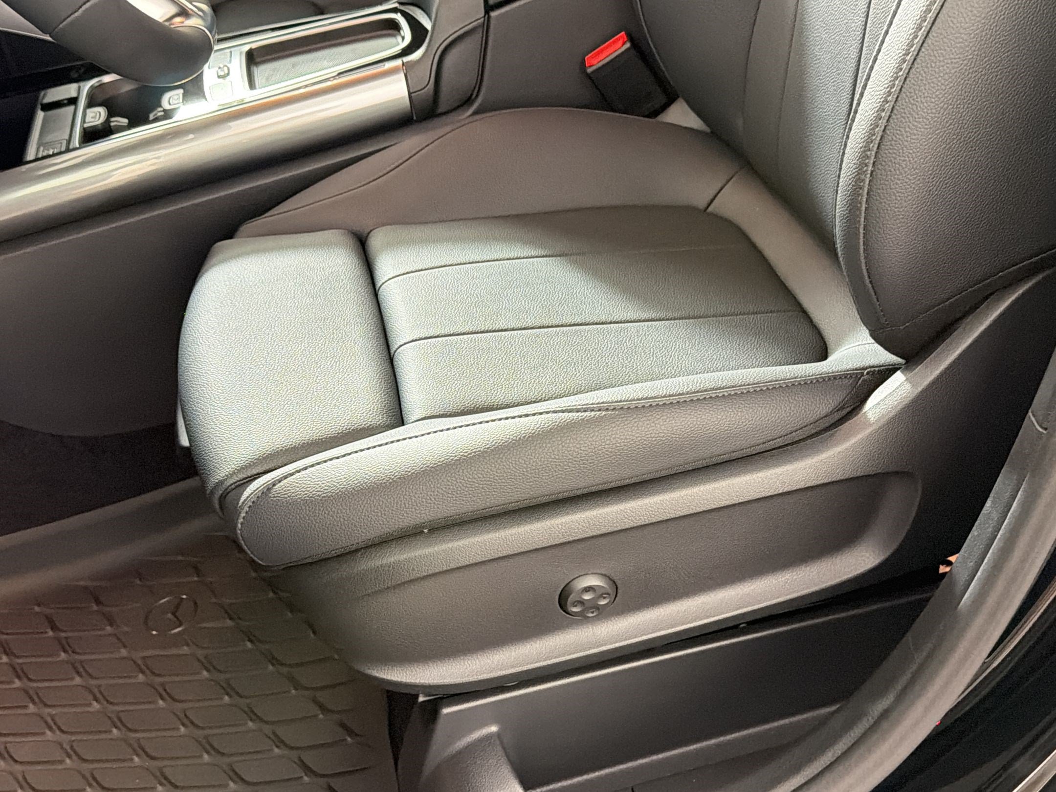 New 2026 Mercedes-Benz GLA 250 4MATIC image 14