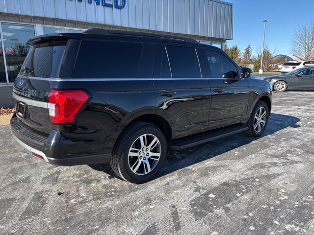 Used 2024 Ford Expedition XLT image 3