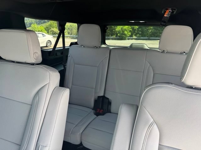 New 2026 Chevrolet Suburban Premier AWD/4WD image 23