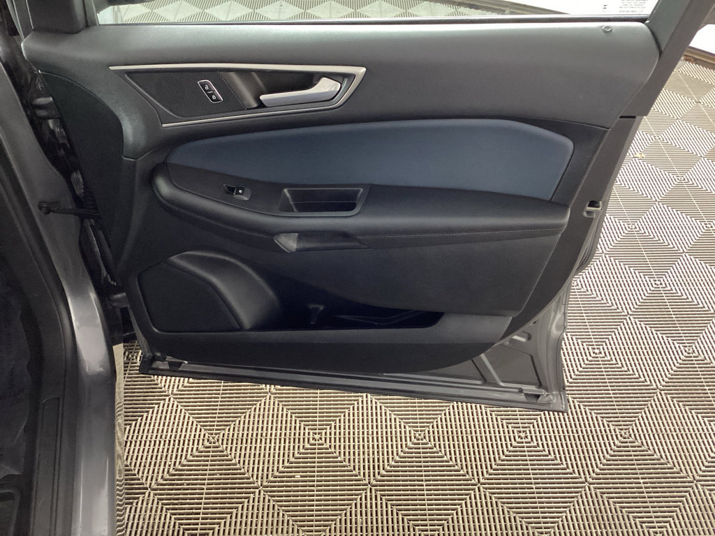 Used 2023 Ford Edge SEL w/ Sport Appearance Package image 10