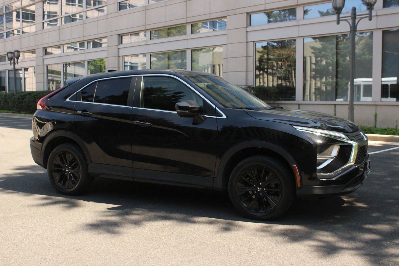 Used 2022 Mitsubishi Eclipse Cross LE AWD/4WD image 2