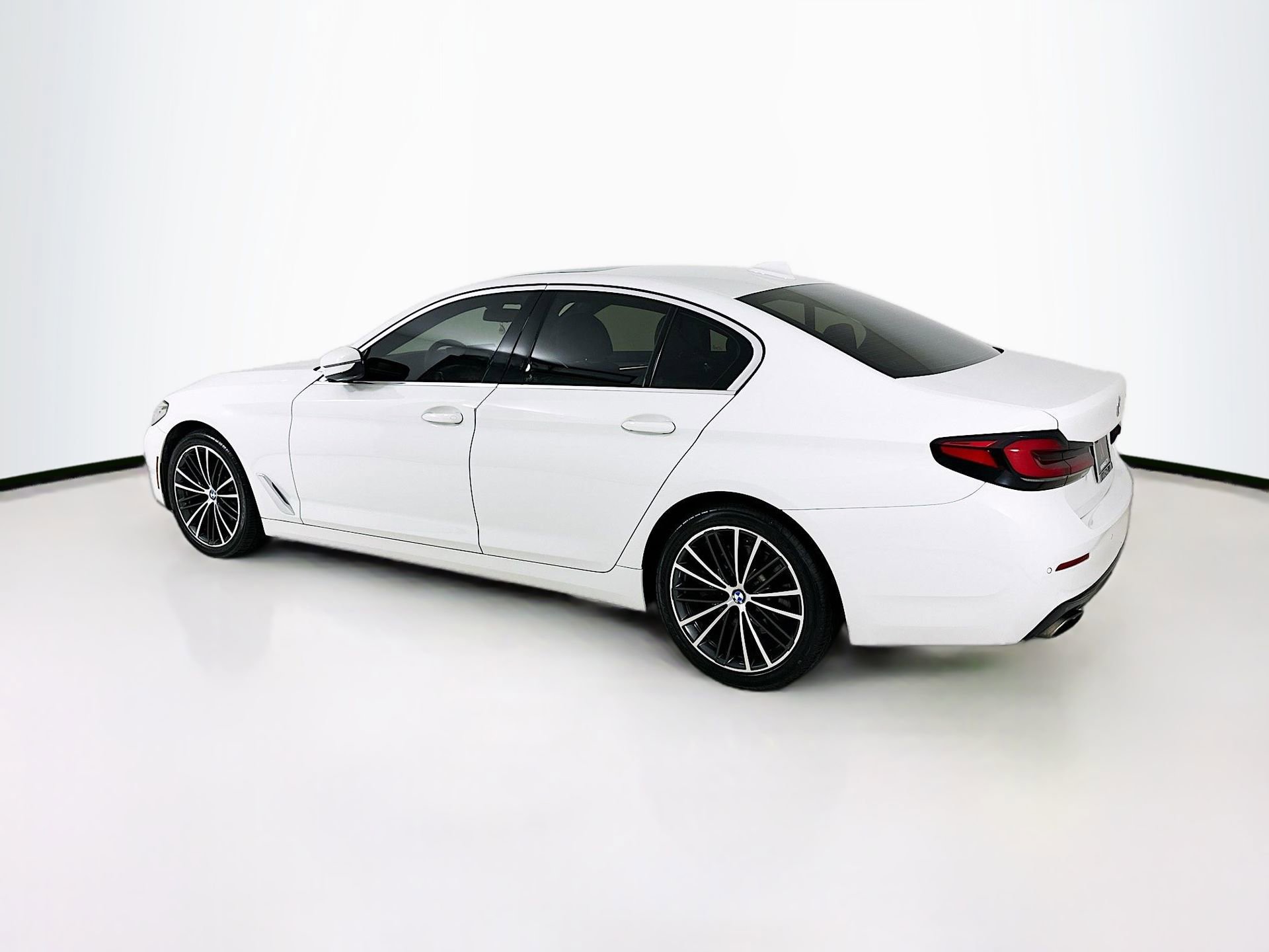 Used 2021 BMW 530i w/ Convenience Package RWD image 6