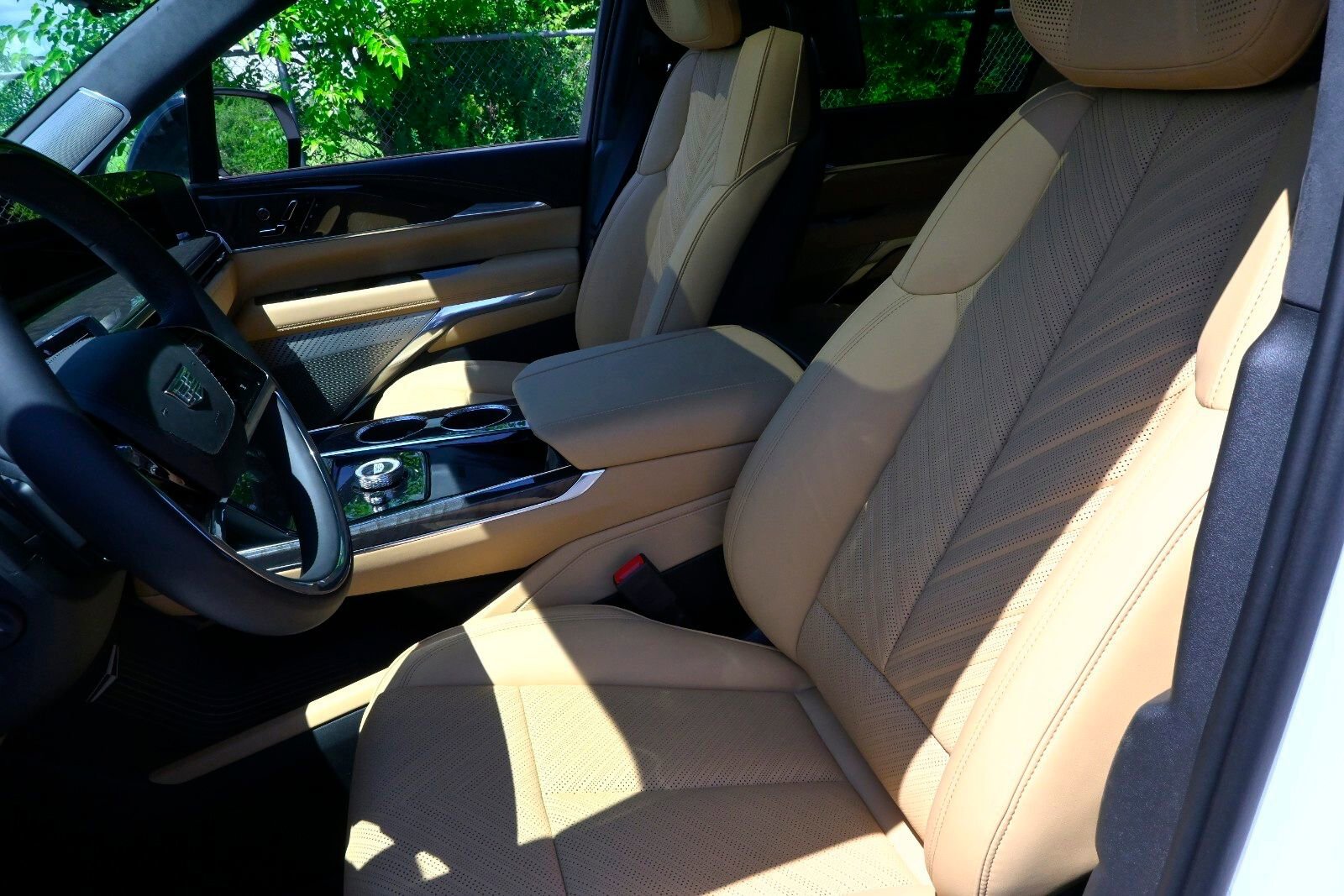 New 2025 Cadillac Escalade IQ Luxury 2 image 28