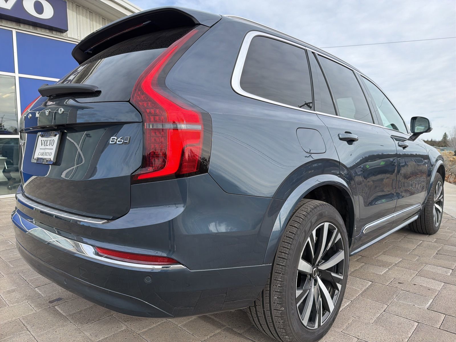 New 2026 Volvo XC90 B6 Core w/ Protection Package Premier image 3