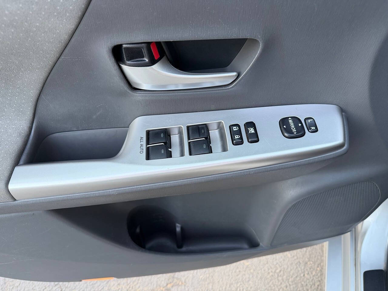 Used 2014 Toyota Prius V Three FWD image 31
