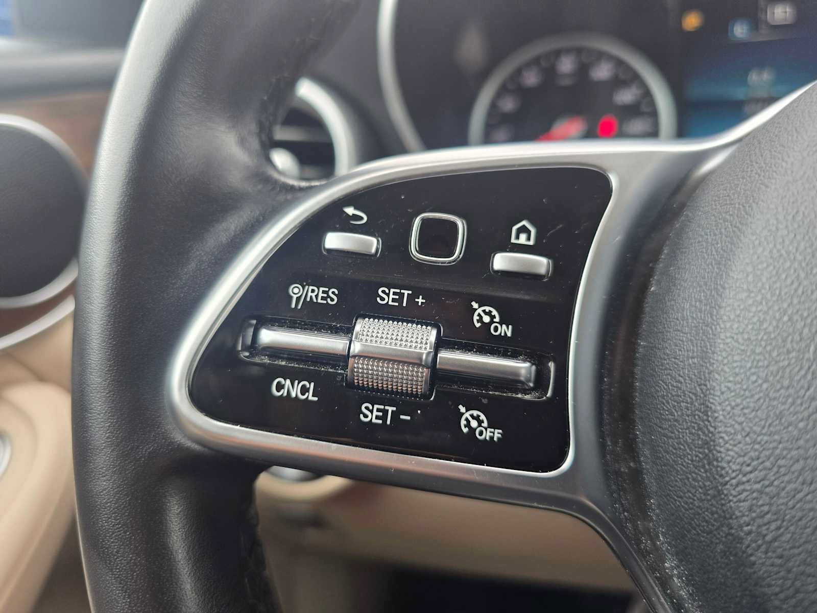 Used 2021 Mercedes-Benz GLC 300 4MATIC image 32