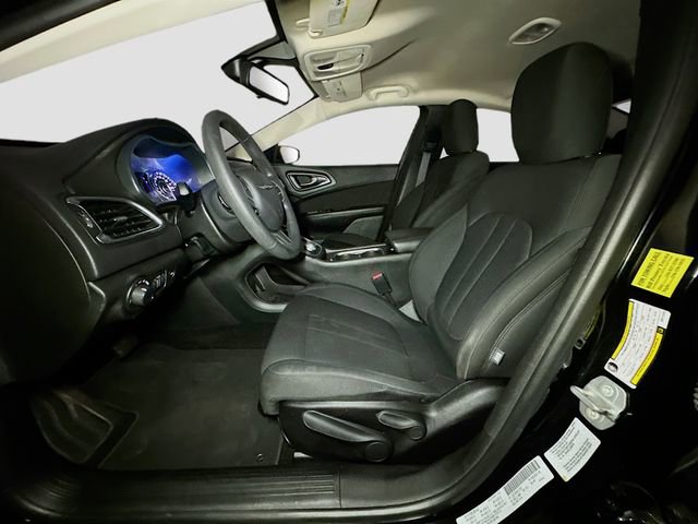 Used 2016 Chrysler 200 Limited image 17