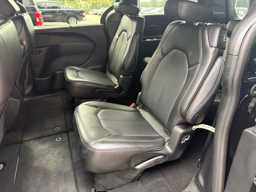 Used 2024 Chrysler Pacifica Touring-L w/ S Appearance Package AWD/4WD image 18
