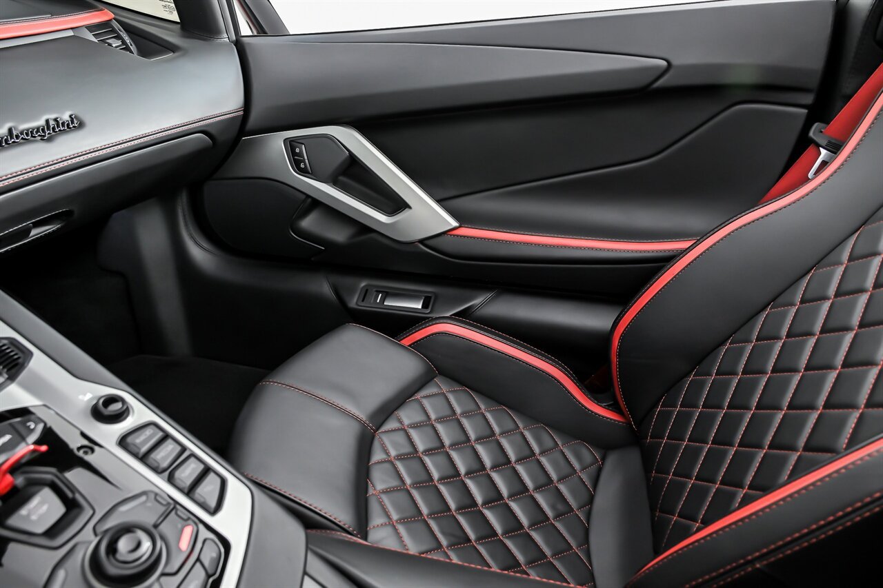 Used 2019 Lamborghini Aventador S AWD/4WD image 34