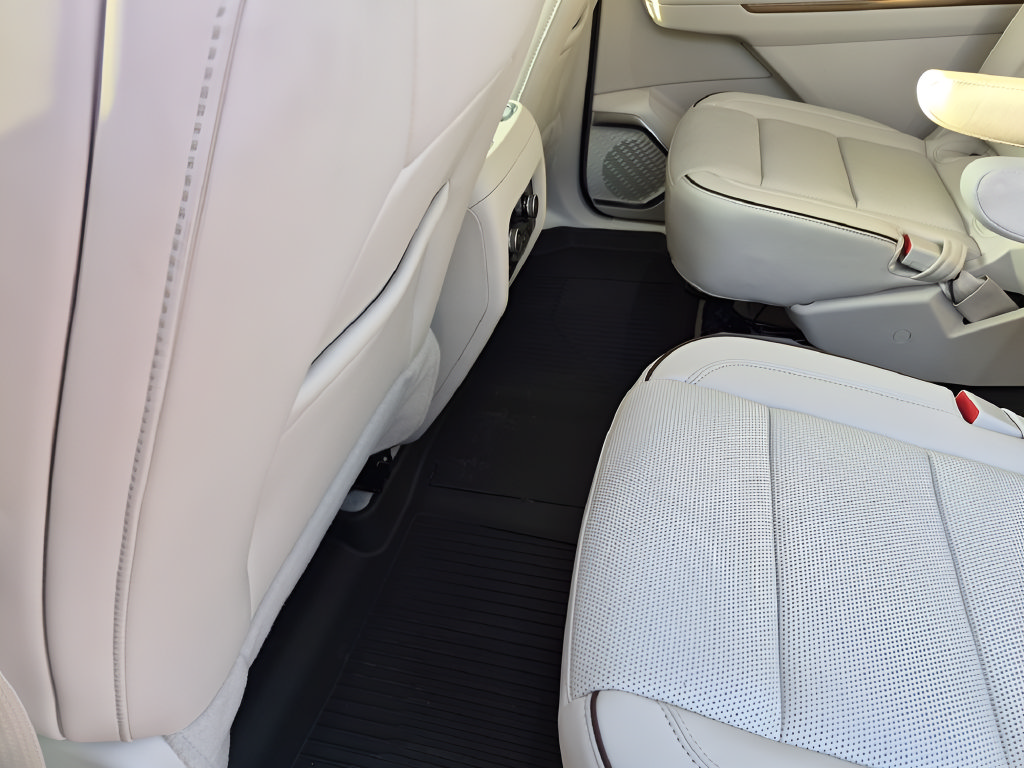 New 2026 Buick Enclave Avenir w/ Super Cruise Package FWD image 37