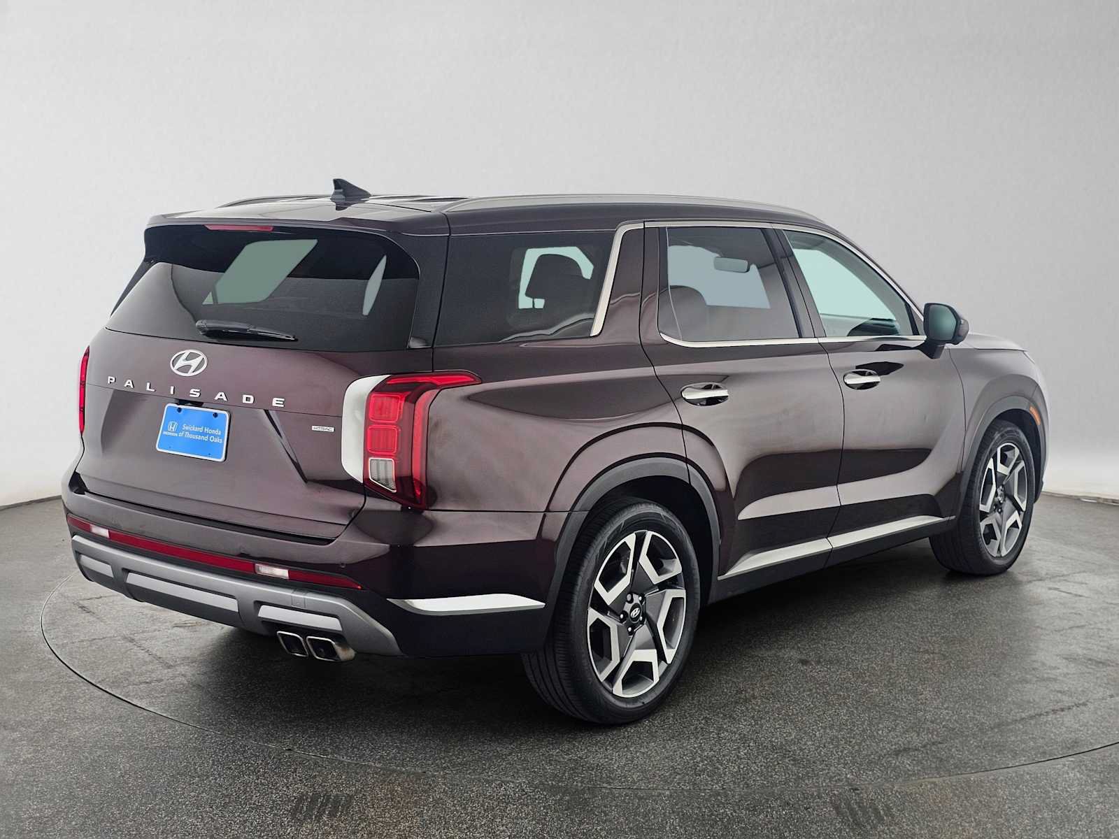 Used 2023 Hyundai Palisade Limited AWD/4WD image 3