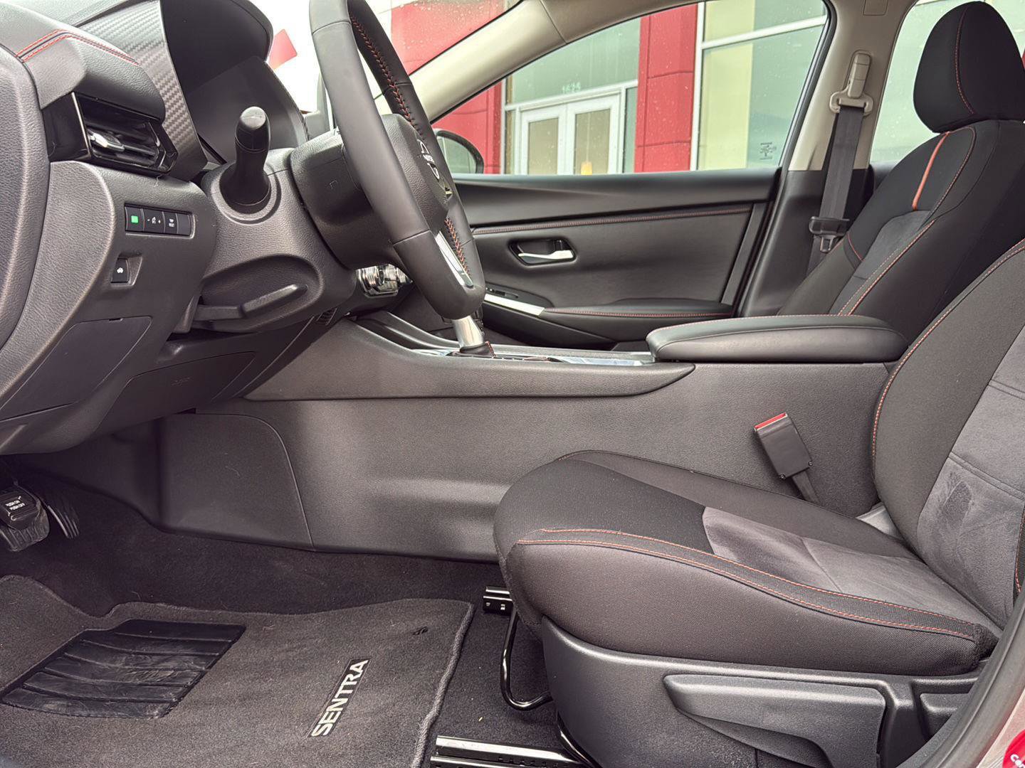 Used 2025 Nissan Sentra SR w/ Lighting Package FWD image 16