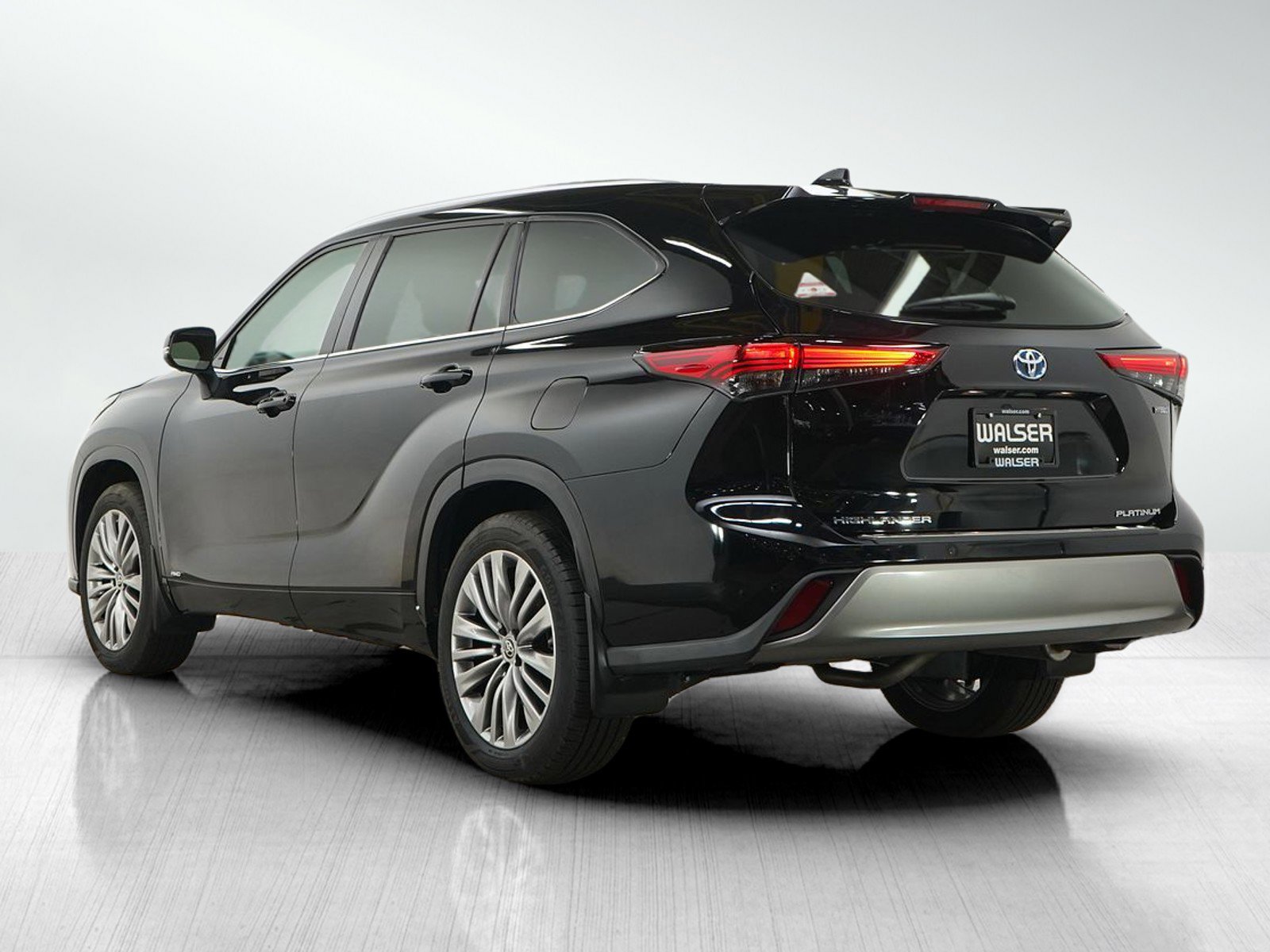 Used 2022 Toyota Highlander Platinum AWD/4WD image 3