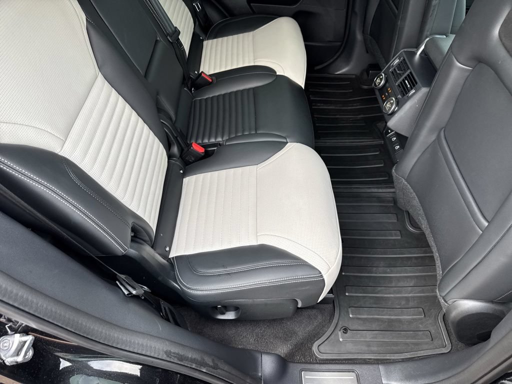 Used 2025 Land Rover Discovery S AWD/4WD image 30