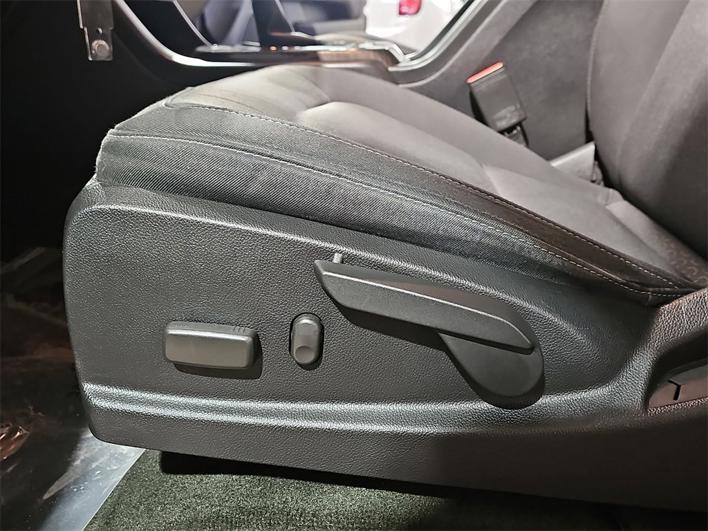 Used 2018 GMC Canyon SLE w/ SLE Convenience Package image 28