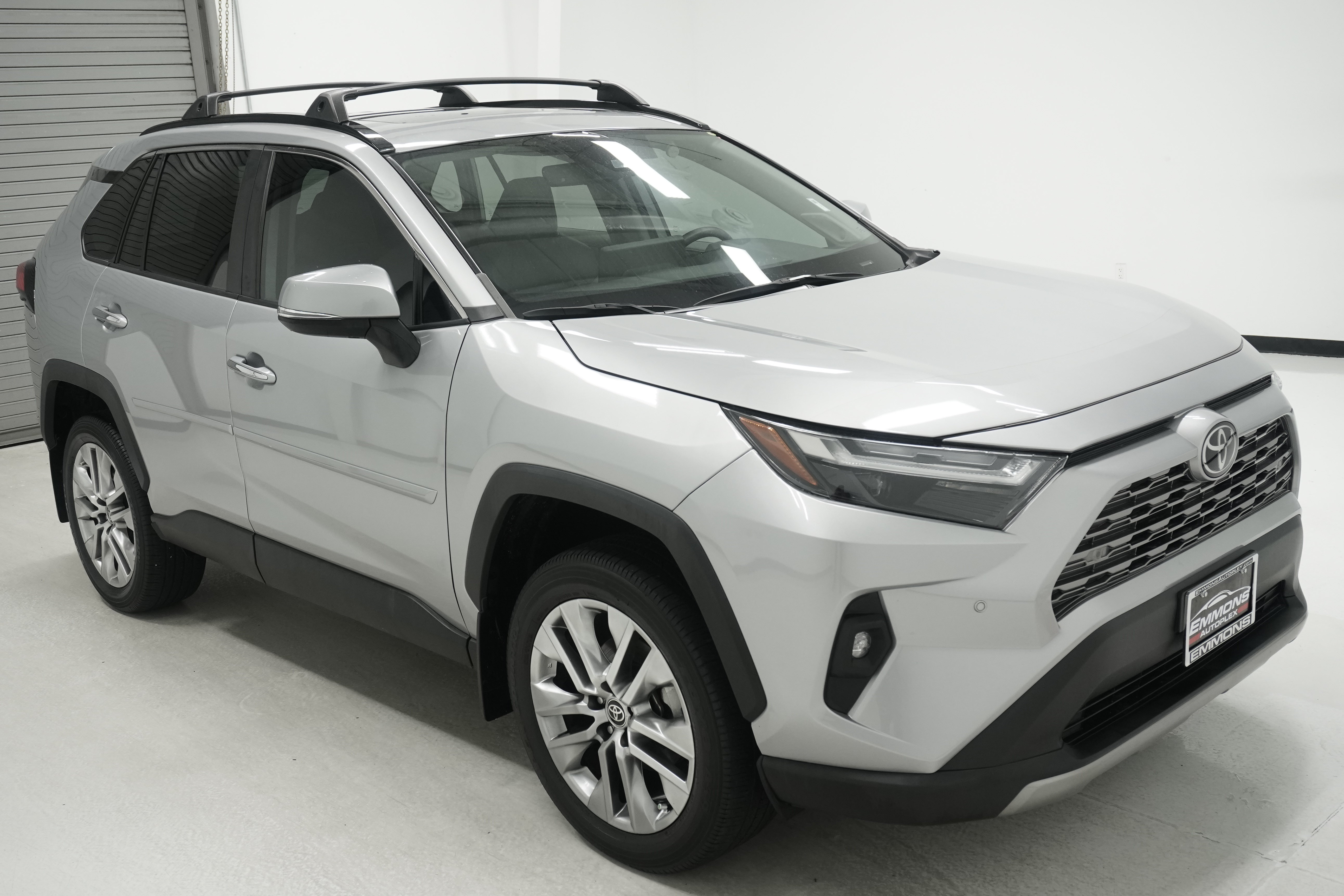 Used 2023 Toyota RAV4 Limited FWD image 3