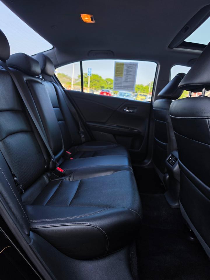 Used 2017 Honda Accord Touring image 11
