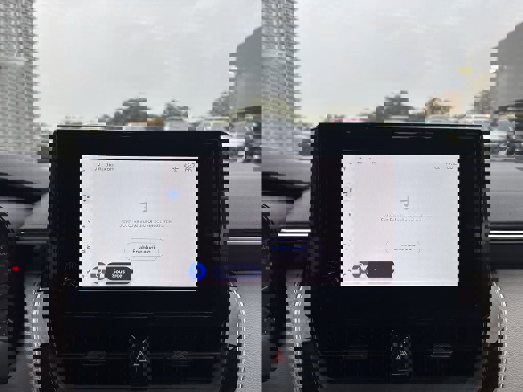 Used 2025 Toyota Corolla LE image 19