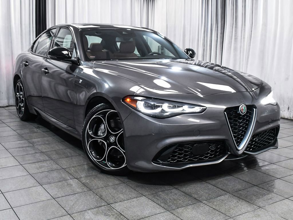 Used 2024 Alfa Romeo Giulia Ti AWD/4WD image 3
