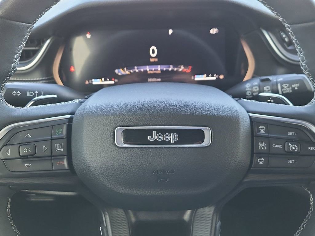 Used 2023 Jeep Grand Cherokee L Laredo AWD/4WD image 18