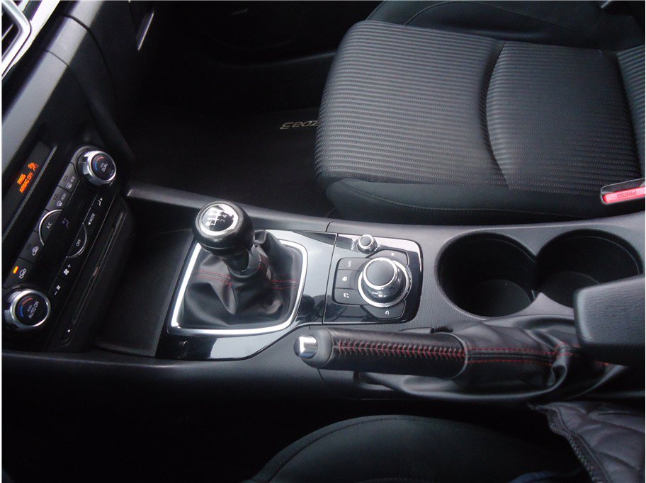 Used 2014 MAZDA MAZDA3 i Touring w/ Technology Package FWD image 18