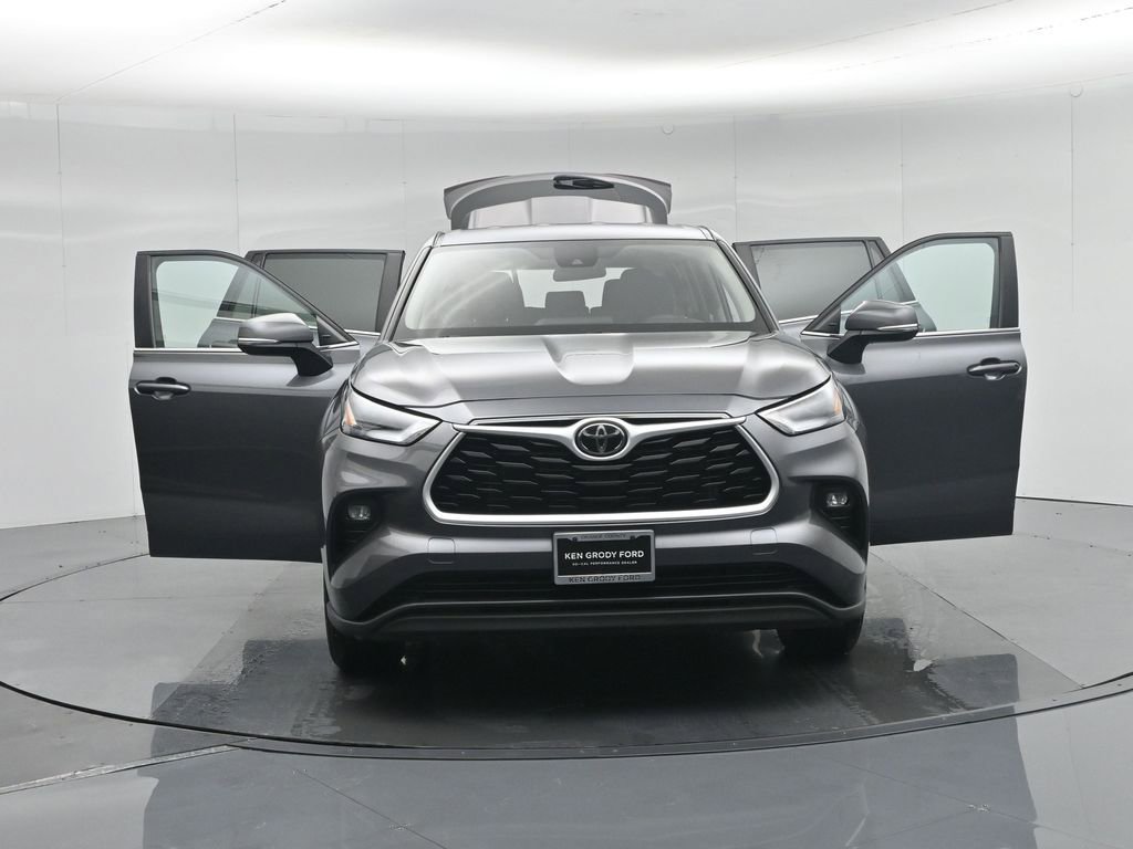 Used 2024 Toyota Highlander LE image 38