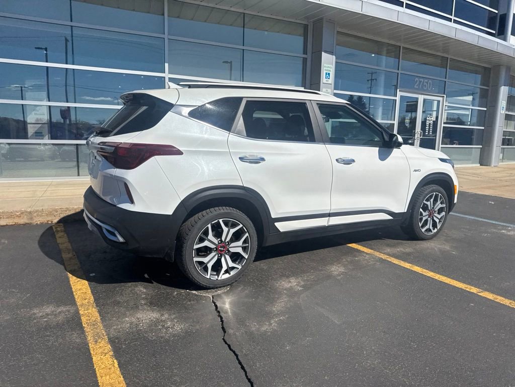 Used 2022 Kia Seltos SX w/ Sunroof Package AWD/4WD image 5