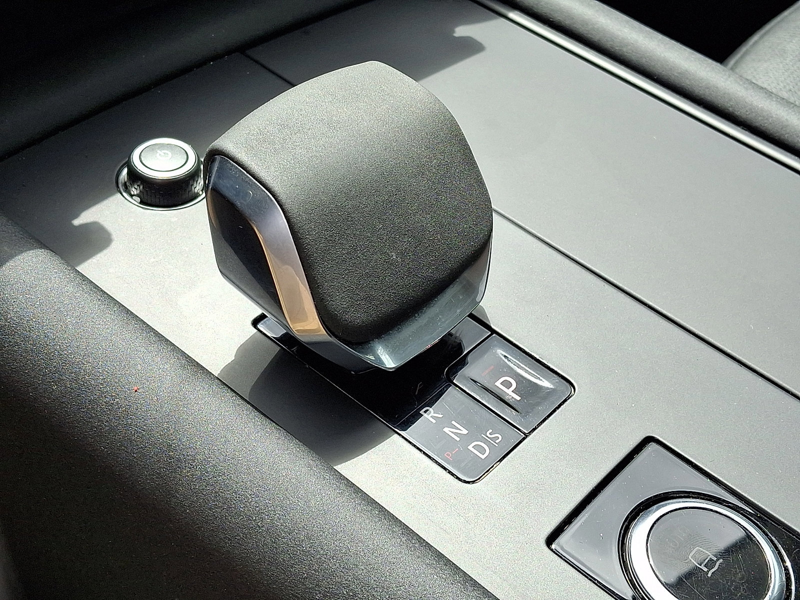 Used 2024 Land Rover Discovery S AWD/4WD image 17