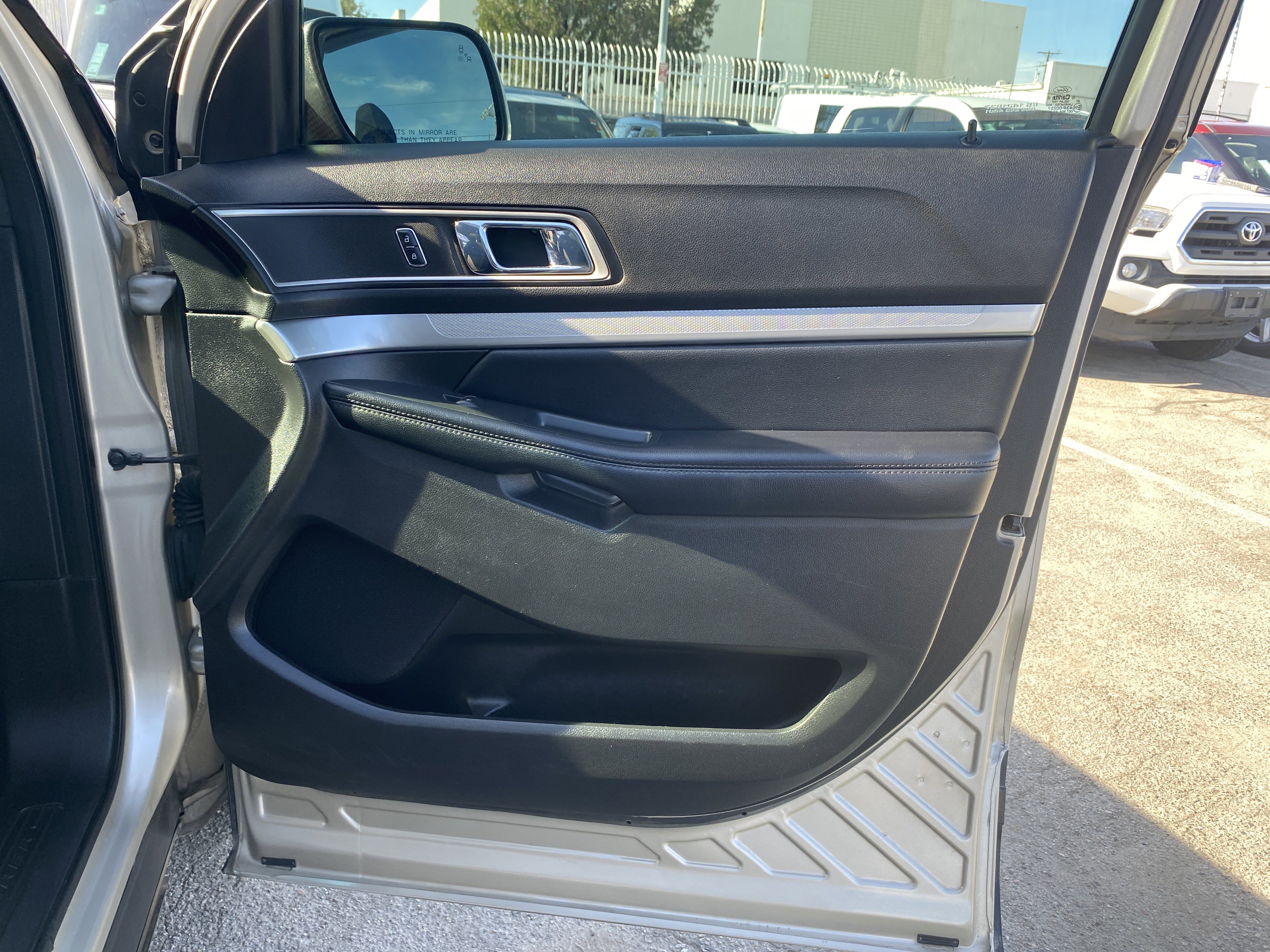 Used 2017 Ford Explorer XLT w/ Equipment Group 201A image 26