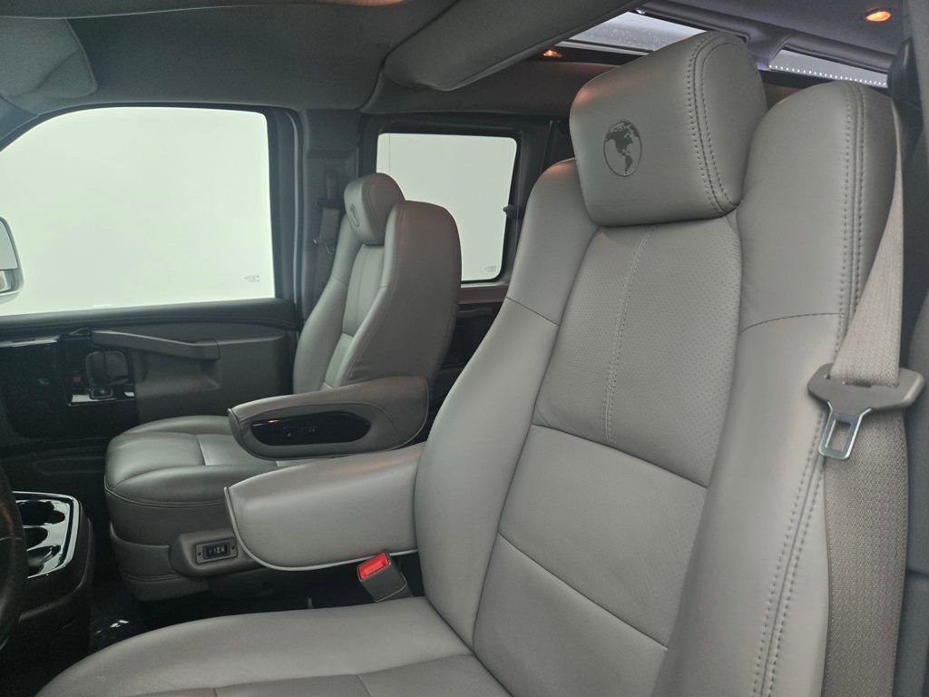 Used 2020 Chevrolet Express 2500 Extended w/ Enhanced Convenience Package image 18